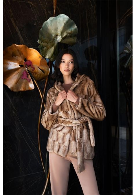 ECO-VISONE CON CAPPUCCIO E FUSCIACCA IN VITA VALENTINA RIO | Pellicce | V8279/01434